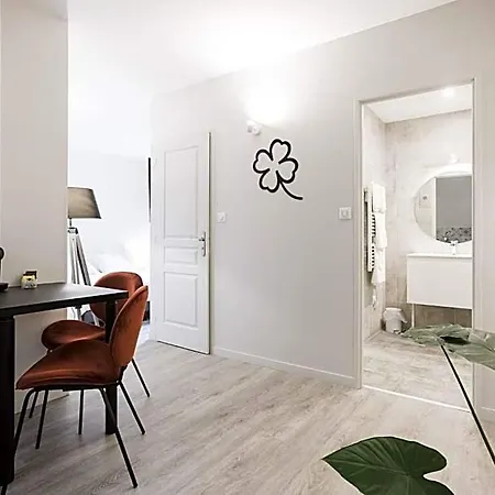 Le Trefle A Quatre Feuilles Hotel 3*