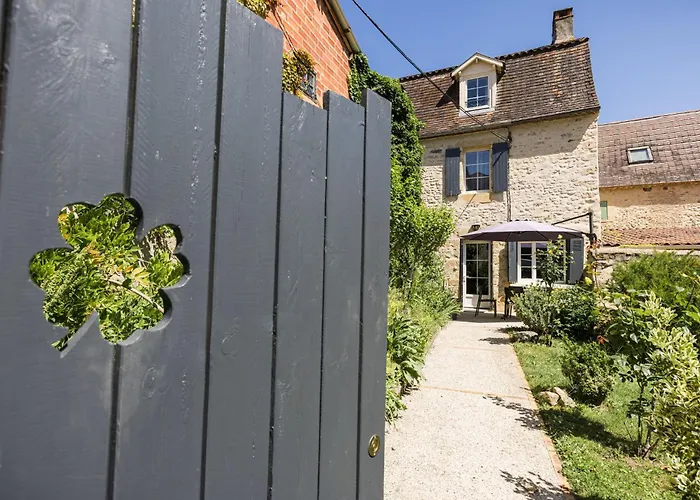 Le Trefle A Quatre Feuilles מלון