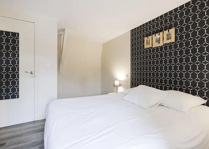 Le Trefle A Quatre Feuilles מלון