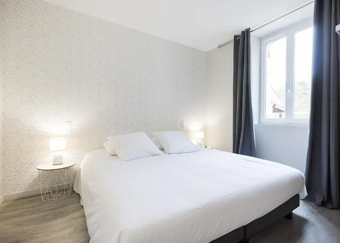 Le Trefle A Quatre Feuilles מלון