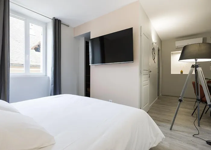 Le Trefle A Quatre Feuilles מלון 3*